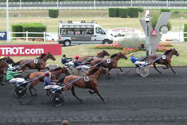 Arrivée quinté pmu PRIX DE MOLAY à PARIS-VINCENNES