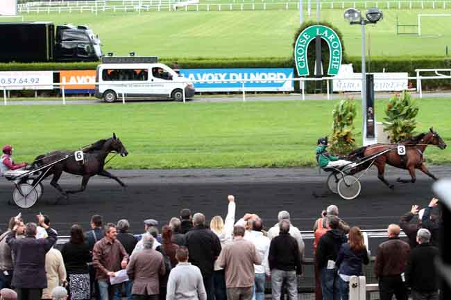 Arrivée quinté pmu GRAND PRIX ''LA VOIX DU NORD'' à LE CROISE-LAROCHE