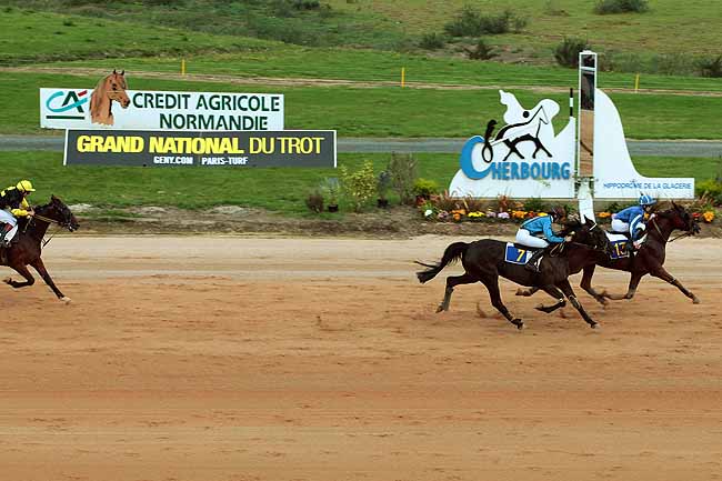 Arrivée quinté pmu PRIX DU CHAMPAGNE BESSERAT DE BELLEFON à CHERBOURG