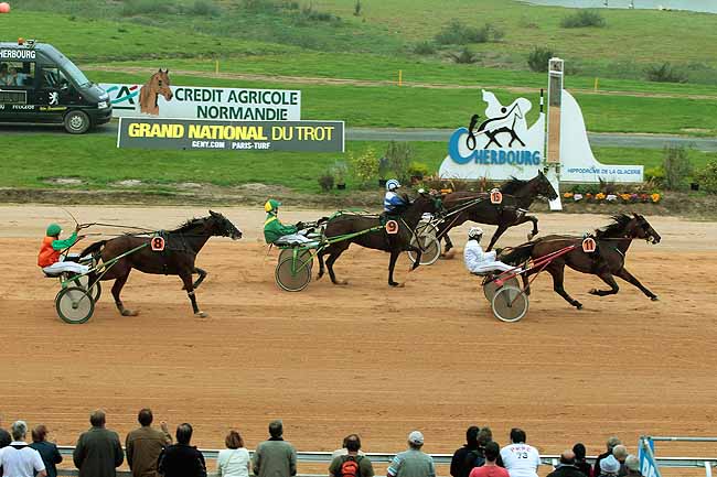 Arrivée quinté pmu PRIX AXA ASSURANCES - COUPPEY VALOGNES à CHERBOURG