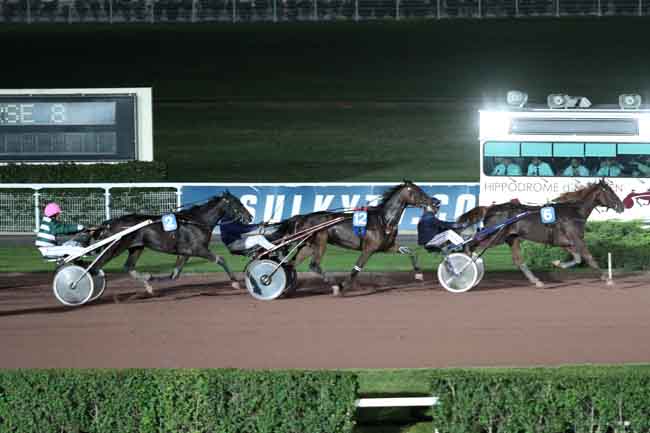 Arrivée quinté pmu PRIX DE LA PLACE DE L'ALMA (GR B) à ENGHIEN