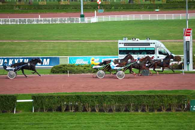 Arrivée quinté pmu PRIX DE LA PLACE SAINT-CHARLES (GR A) à ENGHIEN