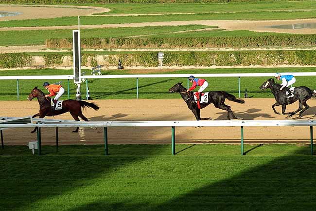 Arrivée quinté pmu PRIX DE BENEAUVILLE à DEAUVILLE
