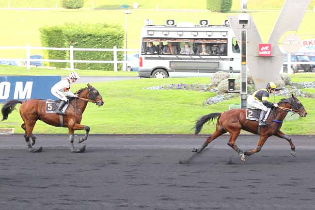 Arrivée quinté pmu PRIX DE SEICHES-SUR-LE-LOIR à PARIS-VINCENNES