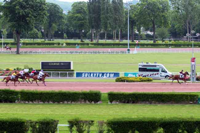 Arrivée quinté pmu PRIX DE LA PLACE DU CHATELET à ENGHIEN
