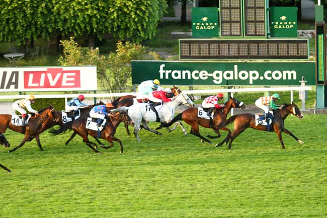 Arrivée quinté pmu PRIX DU CAMP CANADIEN à SAINT-CLOUD
