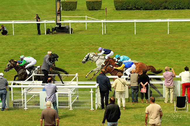 Arrivée quinté pmu PRIX DU CHEMIN DE L'HIPPODROME à CLAIREFONTAINE