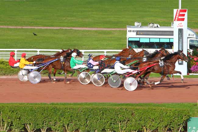 Photo d'arrivée de la course pmu PRIX DE LA PORTE DE LA CHAPELLE à ENGHIEN le Jeudi 8 octobre 2015