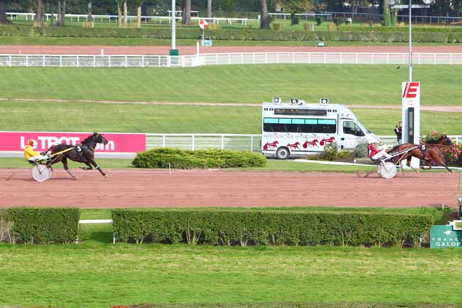 Photo d'arrivée de la course pmu PRIX DE VAUVERT à ENGHIEN le Lundi 12 octobre 2015