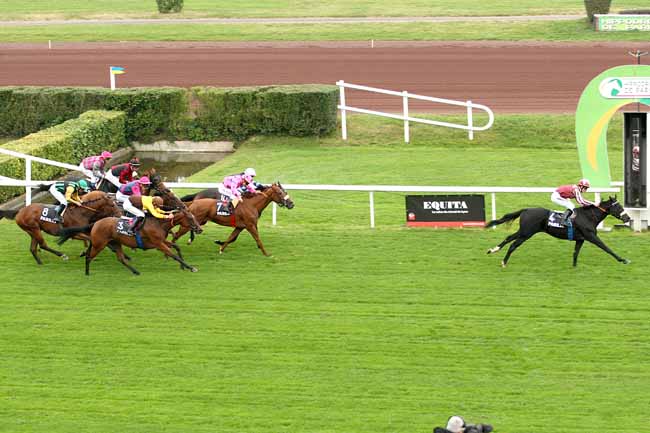 Photo d'arrivée de la course pmu PRIX DE BELLECOUR à LYON-PARILLY le Mardi 13 octobre 2015