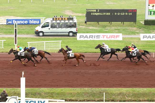 Photo d'arrivée de la course pmu PRIX DE CHANTE ALOUETTE à VICHY le Mercredi 14 octobre 2015