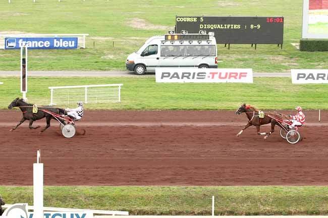 Photo d'arrivée de la course pmu PRIX DE MARCIGNY à VICHY le Mercredi 14 octobre 2015