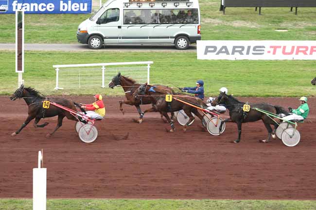 Photo d'arrivée de la course pmu PRIX DES BOIS NOIRS à VICHY le Mercredi 14 octobre 2015