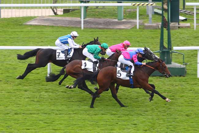 Photo d'arrivée de la course pmu PRIX BELEBAT à SAINT-CLOUD le Mercredi 14 octobre 2015
