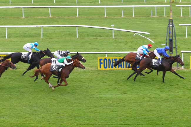 Photo d'arrivée de la course pmu PRIX ROLAND FOUGEDOIRE à FONTAINEBLEAU le Jeudi 15 octobre 2015