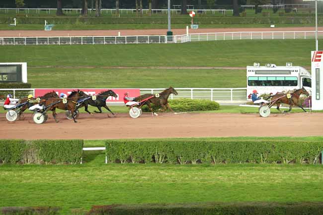 Photo d'arrivée de la course pmu PRIX DE LA PORTE BRANCION à ENGHIEN le Jeudi 15 octobre 2015