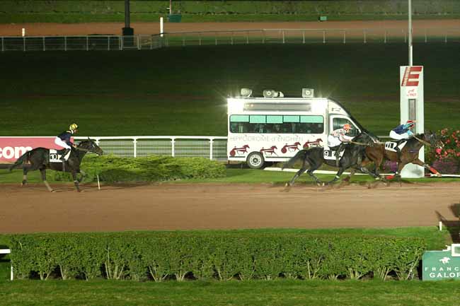 Photo d'arrivée de la course pmu PRIX DU PONT NEUF à ENGHIEN le Jeudi 15 octobre 2015