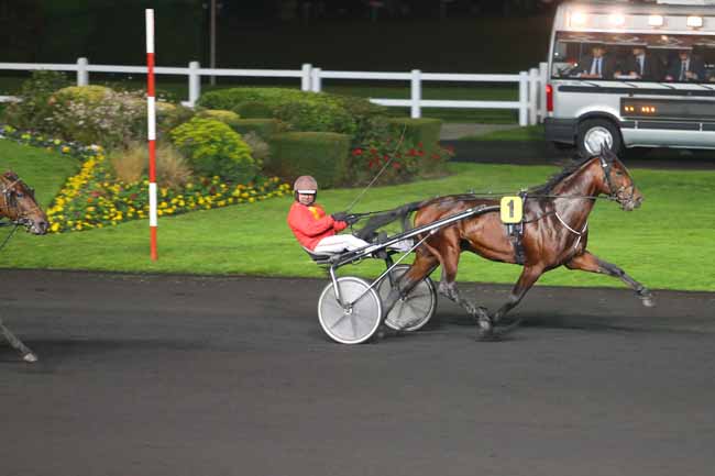 Photo d'arrivée de la course pmu PRIX ARETHUSA à PARIS-VINCENNES le Vendredi 16 octobre 2015