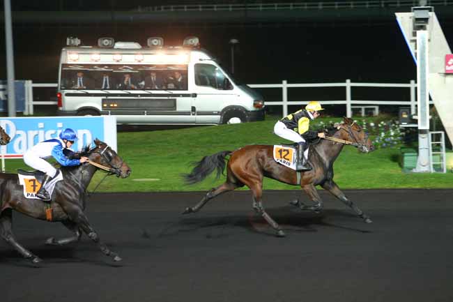 Photo d'arrivée de la course pmu PRIX ATHAMANTIS à PARIS-VINCENNES le Vendredi 16 octobre 2015