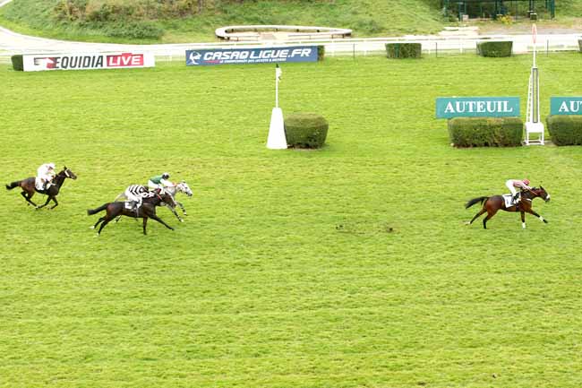 Photo d'arrivée de la course pmu PRIX DUC D'ALBURQUERQUE à AUTEUIL le Samedi 17 octobre 2015