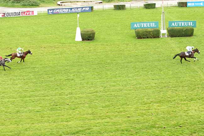 Photo d'arrivée de la course pmu PRIX DES PYRENEES à AUTEUIL le Samedi 17 octobre 2015