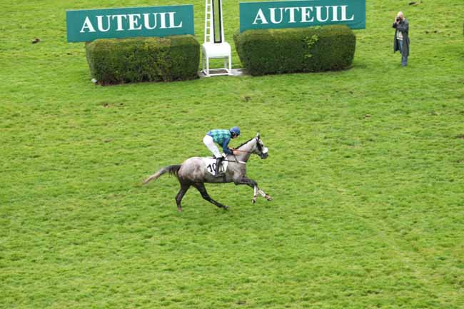 Photo d'arrivée de la course pmu PRIX ADRIEN BESNOUIN à AUTEUIL le Samedi 17 octobre 2015
