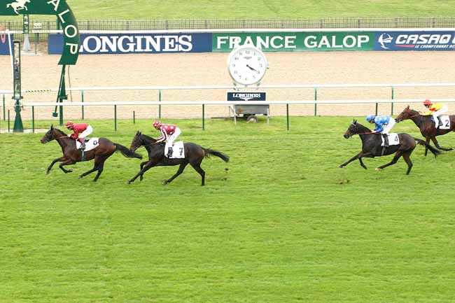 Photo d'arrivée de la course pmu PRIX DU CONSEIL DE PARIS à CHANTILLY le Dimanche 18 octobre 2015
