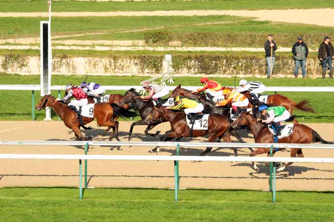 Photo d'arrivée de la course pmu PRIX DES CROUAS à DEAUVILLE le Mardi 20 octobre 2015