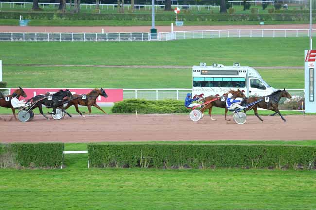 Photo d'arrivée de la course pmu PRIX DE L'AIGLE à ENGHIEN le Mercredi 21 octobre 2015