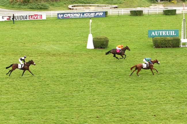Photo d'arrivée de la course pmu PRIX ROBERT BATES à AUTEUIL le Jeudi 22 octobre 2015