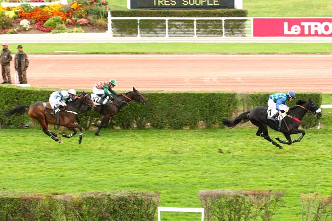 Photo d'arrivée de la course pmu GRAND STEEPLE-CHASE D'ENGHIEN à ENGHIEN le Samedi 24 octobre 2015