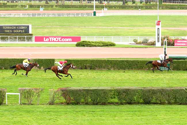 Photo d'arrivée de la course pmu PRIX DE BESANCON à ENGHIEN le Samedi 24 octobre 2015