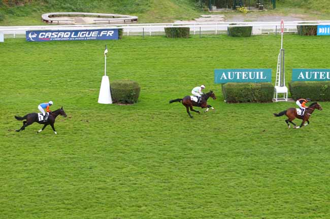 Photo d'arrivée de la course pmu PRIX UCELLO II à AUTEUIL le Mardi 27 octobre 2015