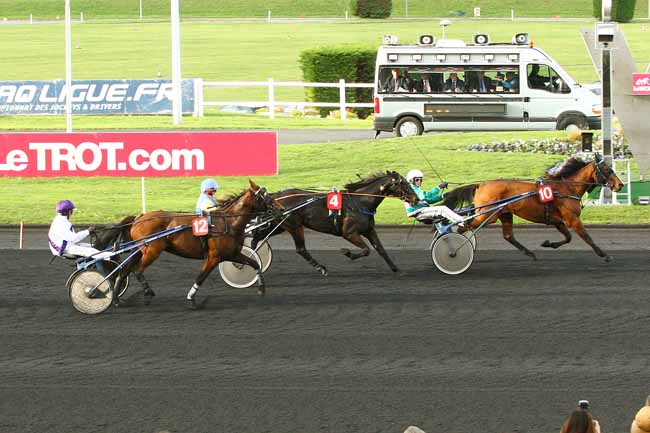 Photo d'arrivée de la course pmu PRIX DE MAURE-DE-BRETAGNE (GR A) à PARIS-VINCENNES le Mercredi 28 octobre 2015