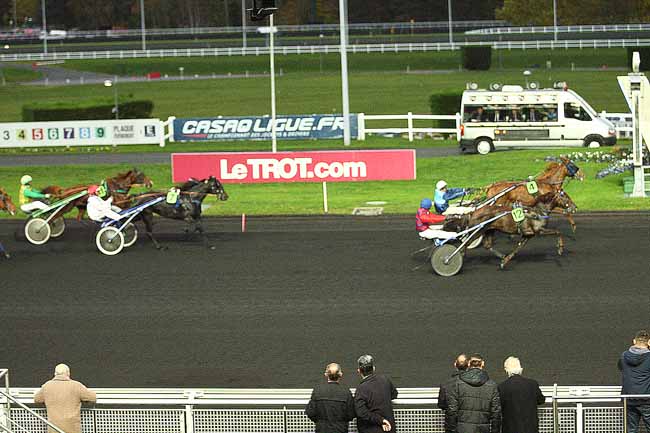 Photo d'arrivée de la course pmu PRIX DE FOUILLOY à PARIS-VINCENNES le Mercredi 28 octobre 2015
