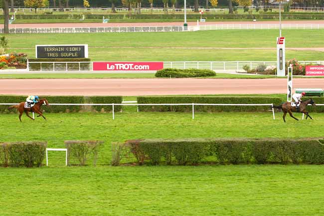 Photo d'arrivée de la course pmu PRIX LA TURBIE à ENGHIEN le Jeudi 29 octobre 2015
