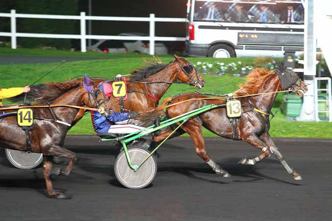 Photo d'arrivée de la course pmu PRIX ISMENE à PARIS-VINCENNES le Vendredi 30 octobre 2015