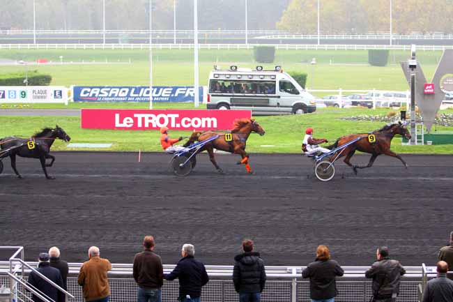 Photo d'arrivée de la course pmu PRIX D'ARCACHON à PARIS-VINCENNES le Lundi 2 novembre 2015