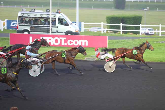 Photo d'arrivée de la course pmu PRIX DE MORLAIX (GR B) à PARIS-VINCENNES le Lundi 2 novembre 2015