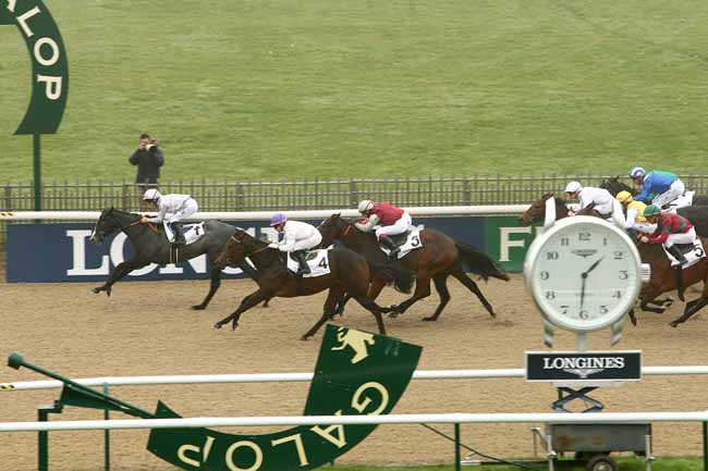 Photo d'arrivée de la course pmu PRIX DU VIVIER MADAME à CHANTILLY le Lundi 2 novembre 2015
