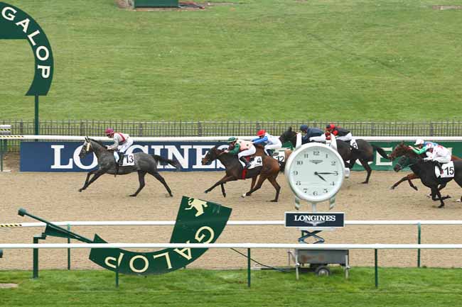 Photo d'arrivée de la course pmu PRIX DE LA FORET DE RETZ à CHANTILLY le Lundi 2 novembre 2015