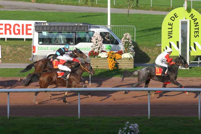 Photo d'arrivée de la course pmu PRIX DU GRAND NATIONAL DES JOCKEYS à NANTES le Mercredi 4 novembre 2015