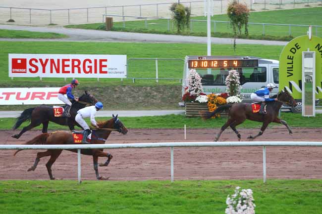 Photo d'arrivée de la course pmu PRIX PMU LE DERBY - NANTES à NANTES le Mercredi 4 novembre 2015