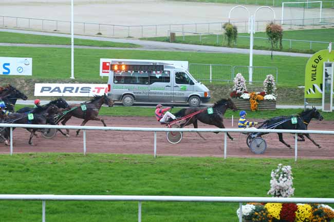 Photo d'arrivée de la course pmu GRAND PRIX DES 4 ANS à NANTES le Mercredi 4 novembre 2015
