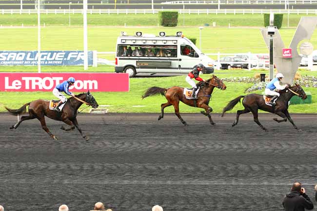 Photo d'arrivée de la course pmu PRIX D'AVESNES à PARIS-VINCENNES le Jeudi 5 novembre 2015