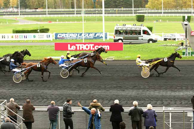 Photo d'arrivée de la course pmu PRIX DE CASTRES à PARIS-VINCENNES le Jeudi 5 novembre 2015