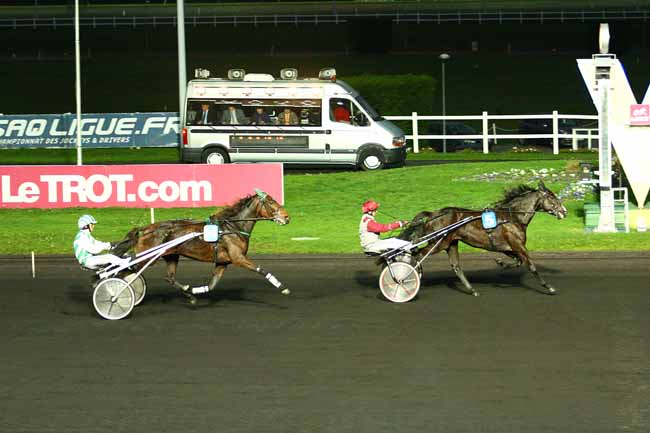 Photo d'arrivée de la course pmu PRIX DE RICHELIEU à PARIS-VINCENNES le Jeudi 5 novembre 2015
