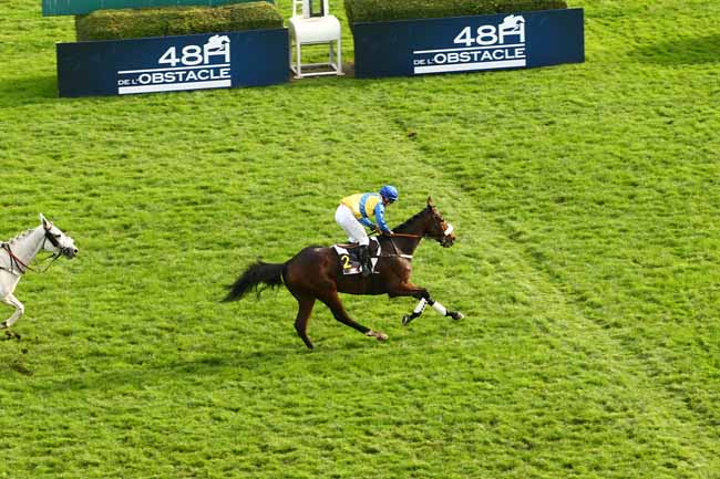 Photo d'arrivée de la course pmu PRIX FONDEUR - RMC à AUTEUIL le Dimanche 8 novembre 2015