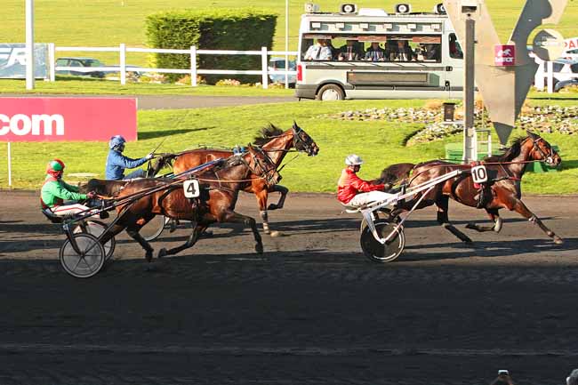 Photo d'arrivée de la course pmu PRIX ABEL BASSIGNY à PARIS-VINCENNES le Lundi 9 novembre 2015