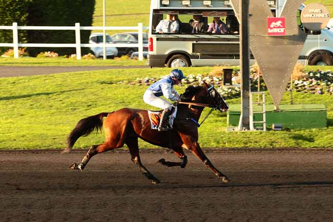 Photo d'arrivée de la course pmu PRIX OLRY-ROEDERER à PARIS-VINCENNES le Lundi 9 novembre 2015